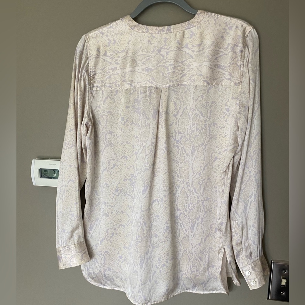 RAILS Pearl Top 100% Silk Boa Cream Snakeskin Print Blouse Size Small - Picture 3 of 8